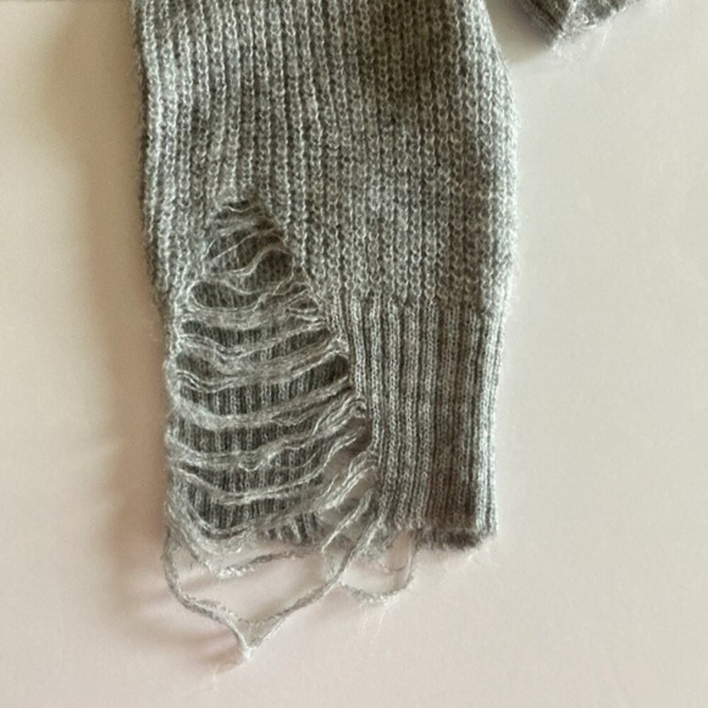 Hem and Thread Distressed Frayed Color Block Sweater Gray Medium - Picture 11 of 12